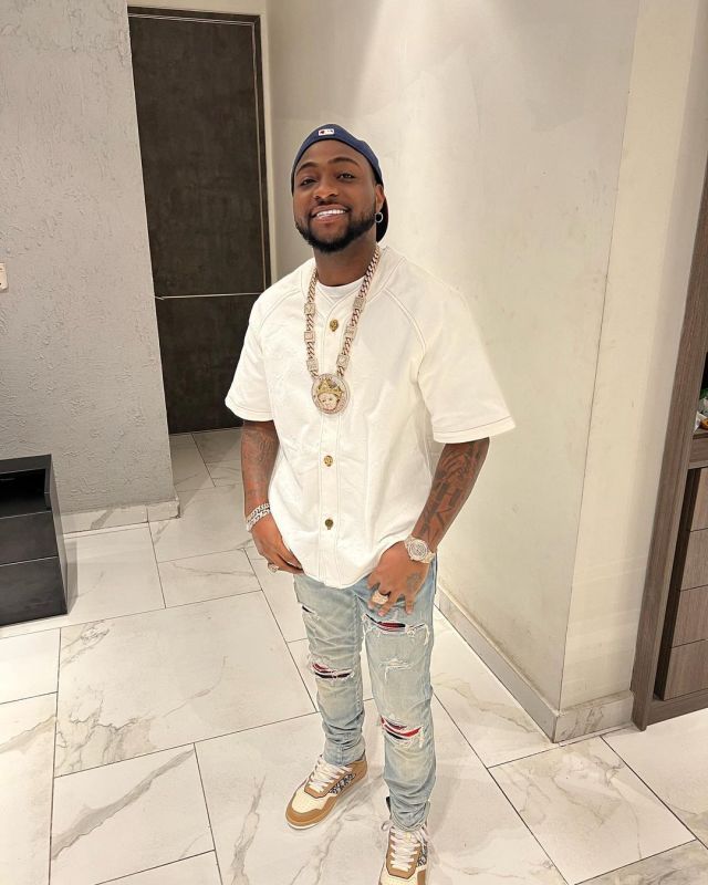 Davido flies 