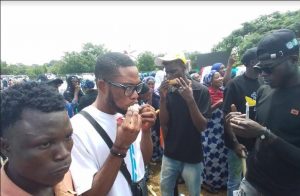 Tinubu's supporters eating corn