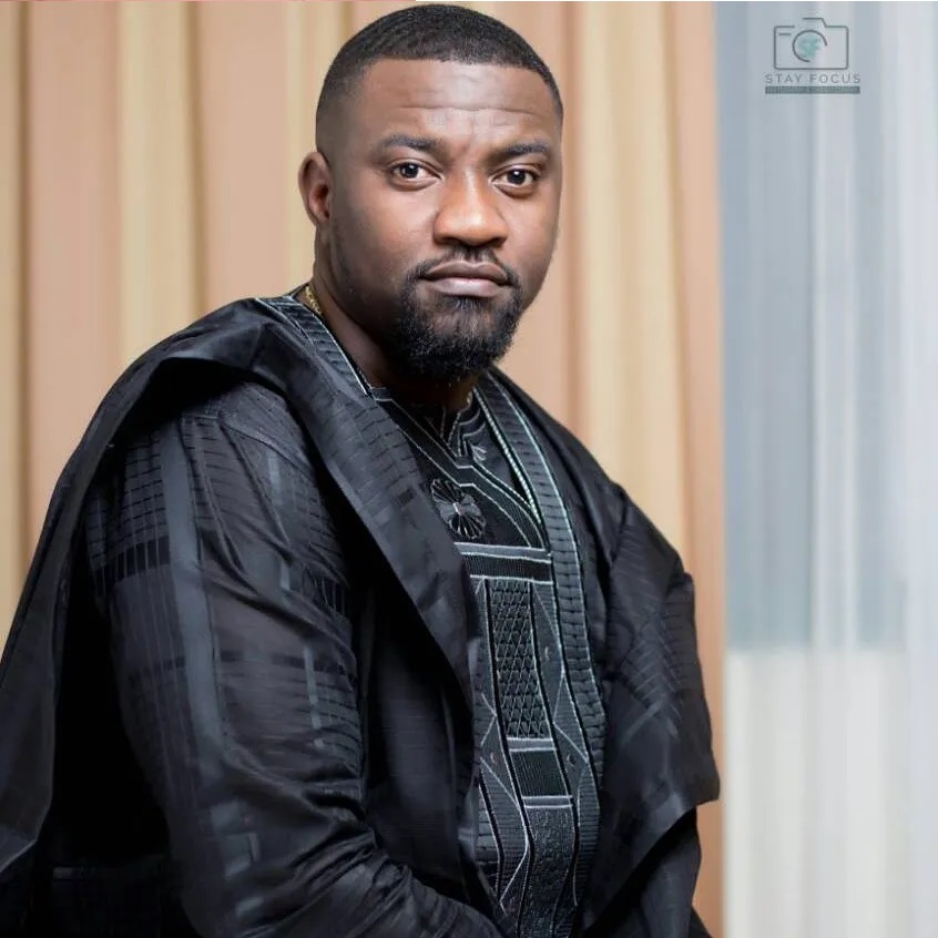 John Dumelo debunks