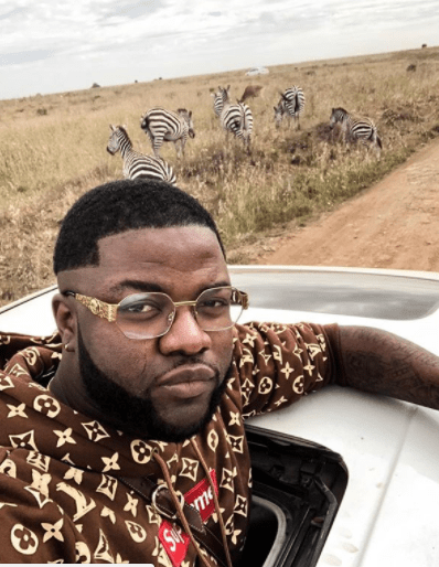 Popular Singer Skales proposes To His Girlfriend.